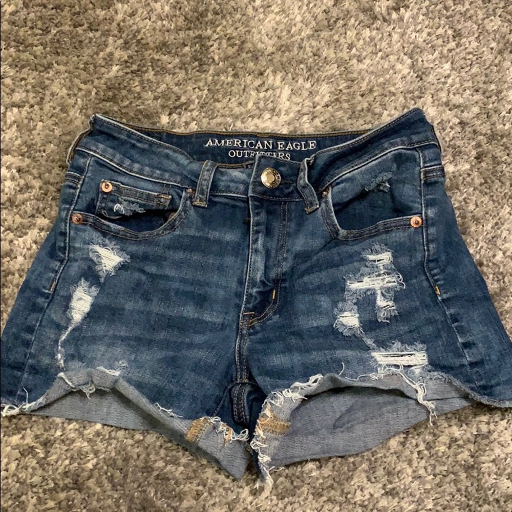 American eagle size 4 distressed shorts✨